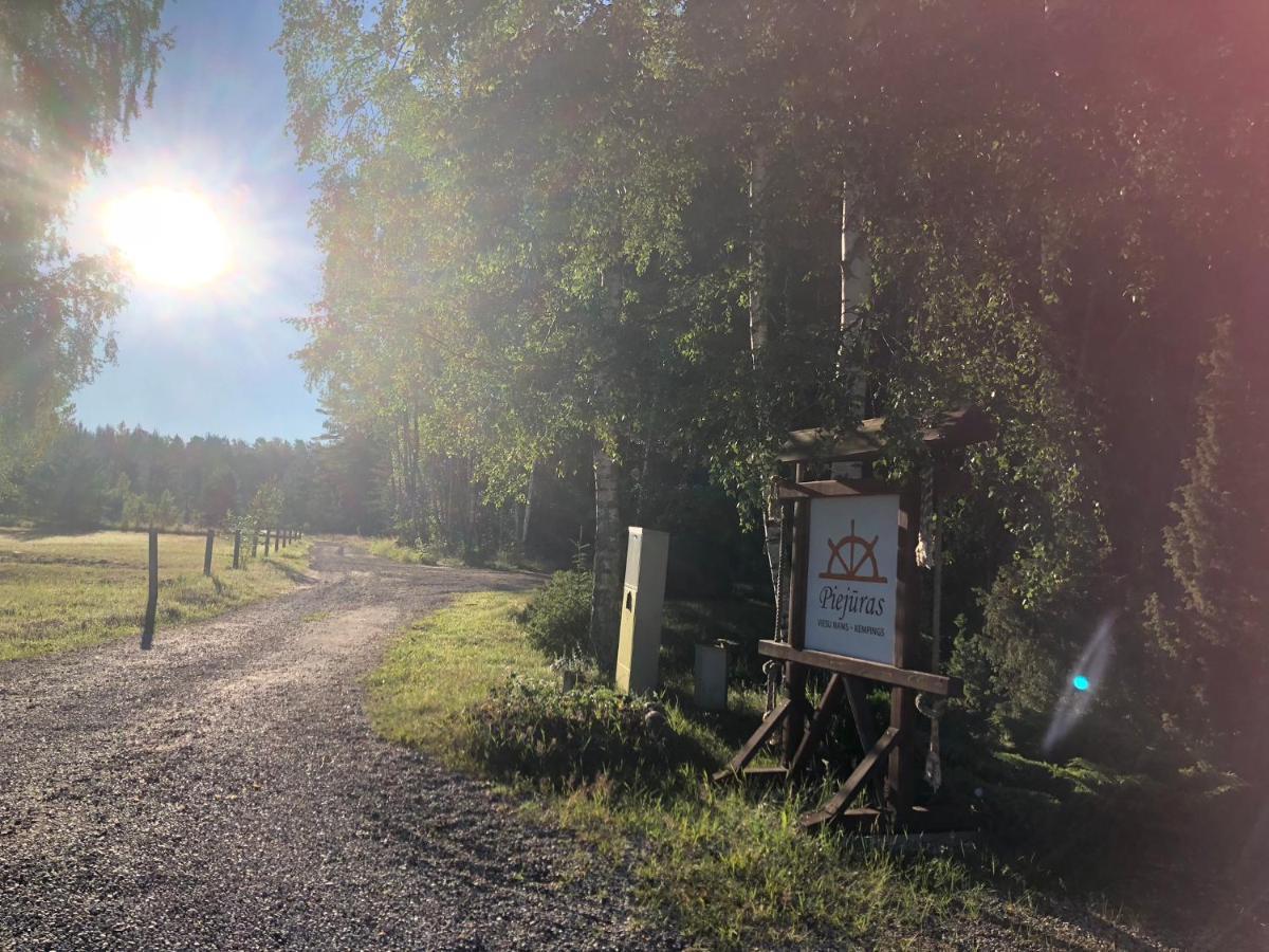 Piejuras Nams Hotel Ķesterciems Buitenkant foto